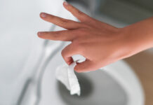 Quand les lingettes bouchent nos tuyaux… et trouent nos budgets